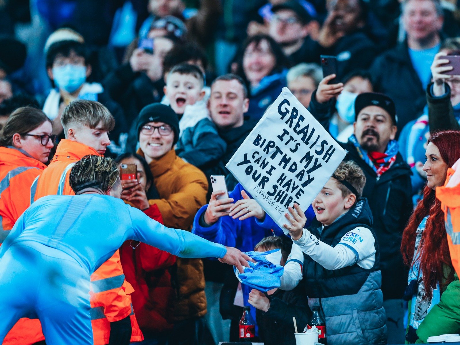 她展现了中 她展现了中